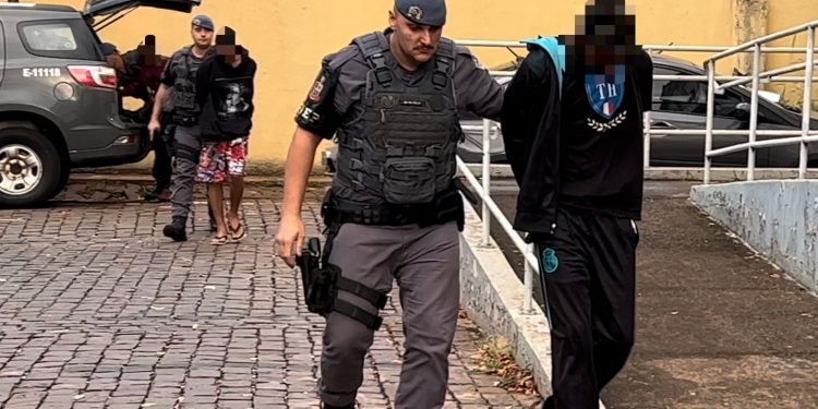 Pm Prende Ladrão E Apreende Sementinhas Do Crime De 13 E 16 Anos Após